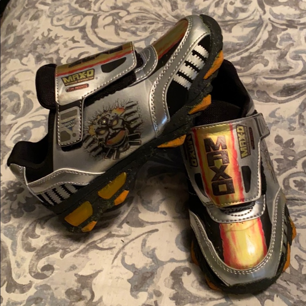 Max-D  monster jam shoes. Boys size 13.5
